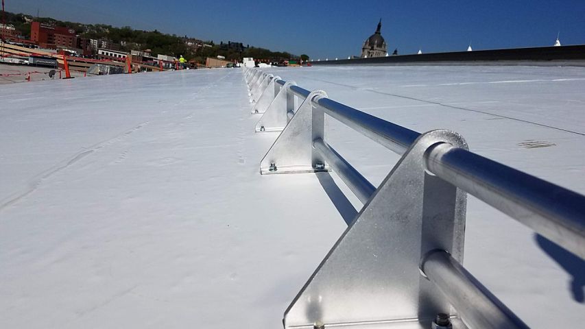 Single Ply 2-Pipe Snow Fence installed on large single-ply membrane roof - upslope